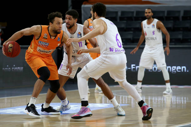 制造威胁 制造威胁