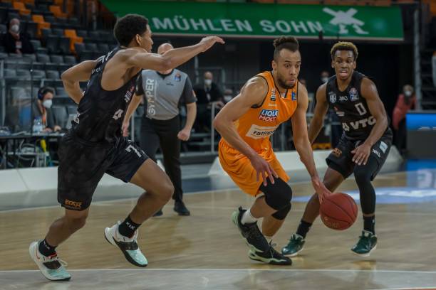 还凸显了中 还凸显了中